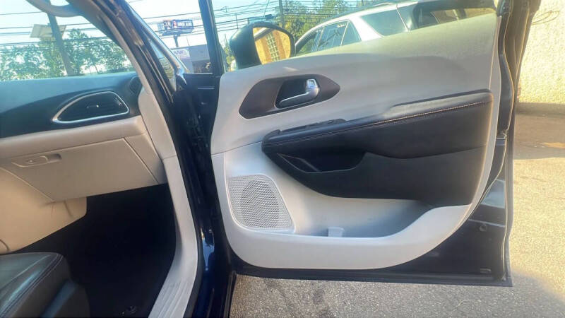 2017 Chrysler Pacifica Touring