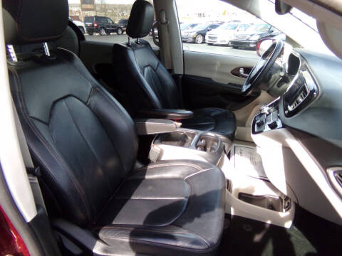 2017 Chrysler Pacifica Touring-L