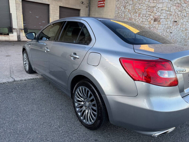 2013 Suzuki Kizashi SE photo 5