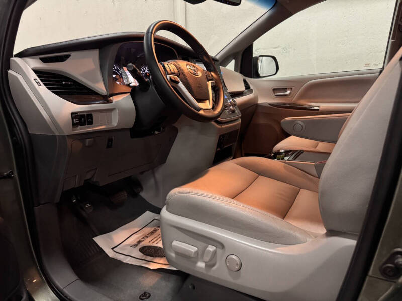 2020 Toyota Sienna XLE 8-Passenger