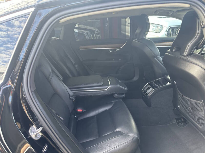 2022 Volvo S90 B6 Momentum