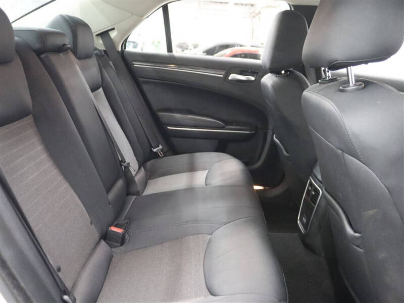 2022 Chrysler 300 Touring