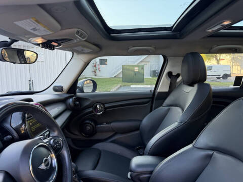 2017 MINI Hardtop 4 Door Cooper