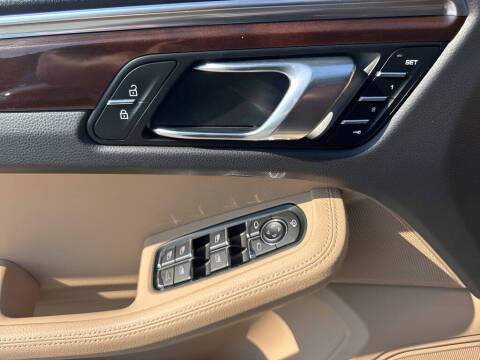 2023 Porsche Macan T