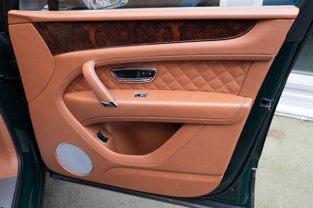 2017 Bentley Bentayga 34