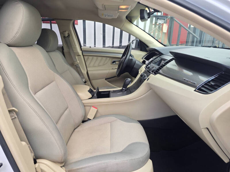 2014 Ford Taurus SEL