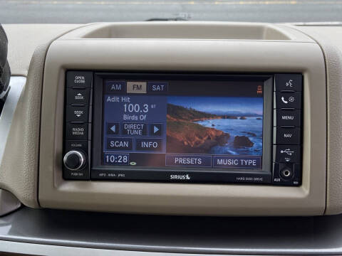 2010 Volkswagen Routan SE