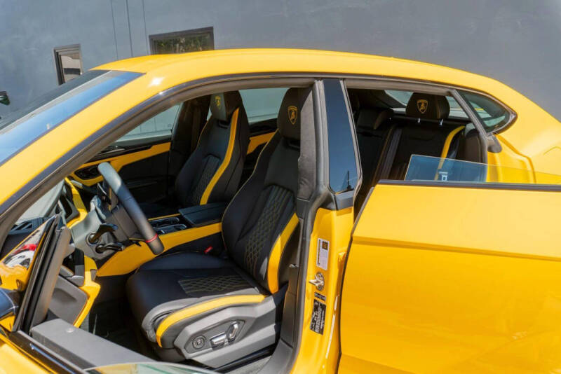2025 Lamborghini Urus SE
