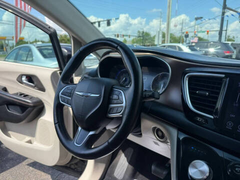 2017 Chrysler Pacifica Touring-L Plus