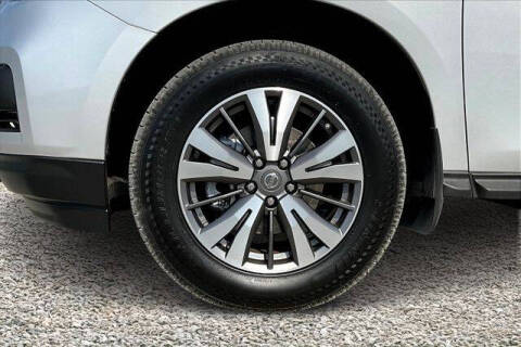 2017 Nissan Pathfinder SV