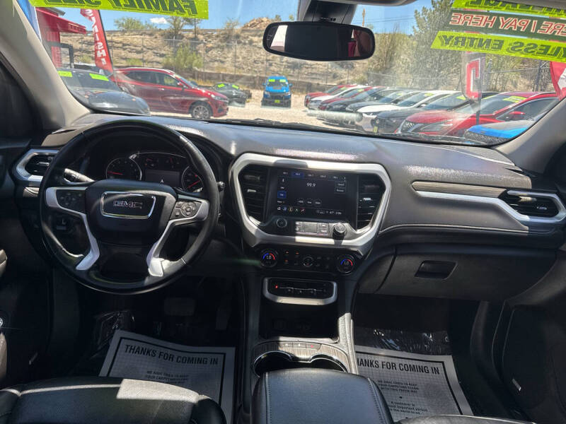 2023 GMC Acadia SLT
