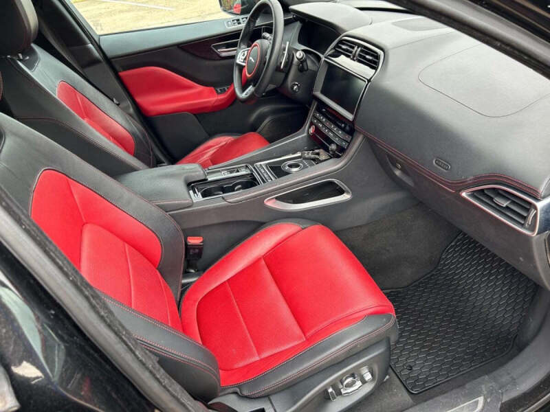 2018 Jaguar F-PACE 25t R-Sport