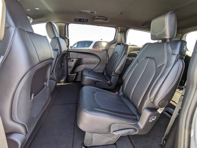 2026 Chrysler Voyager LX