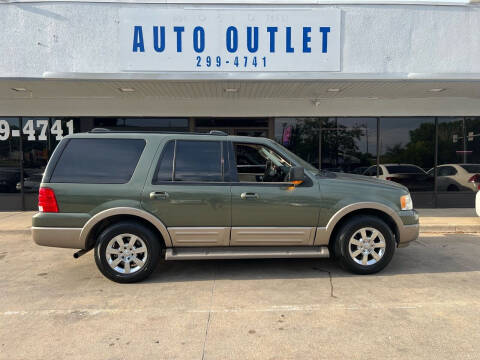 2004 Ford Expedition for sale at Auto Outlet in Des Moines IA