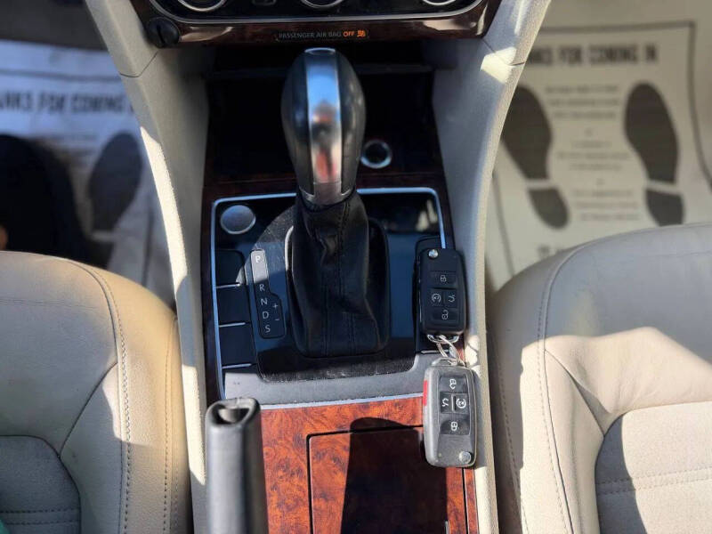 2012 Volkswagen Passat SEL Premium PZEV