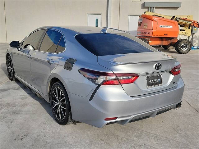 2022 Toyota Camry SE