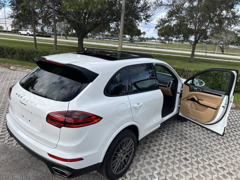 2017 Porsche Cayenne Platinum Edition
