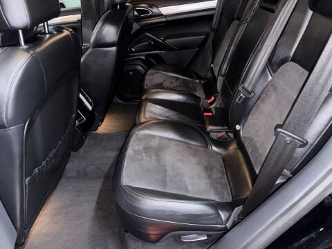 2013 Porsche Cayenne GTS