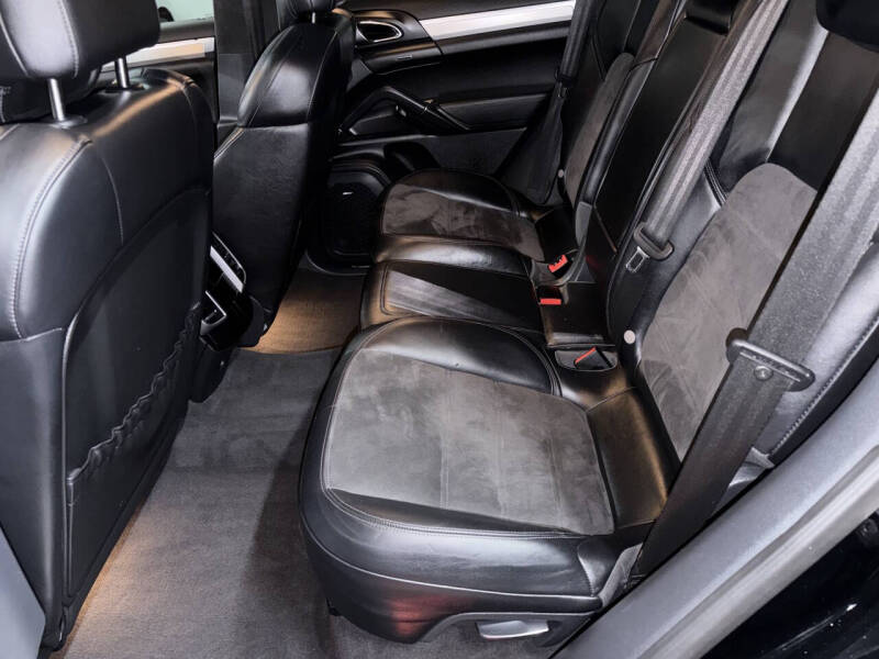 2013 Porsche Cayenne GTS