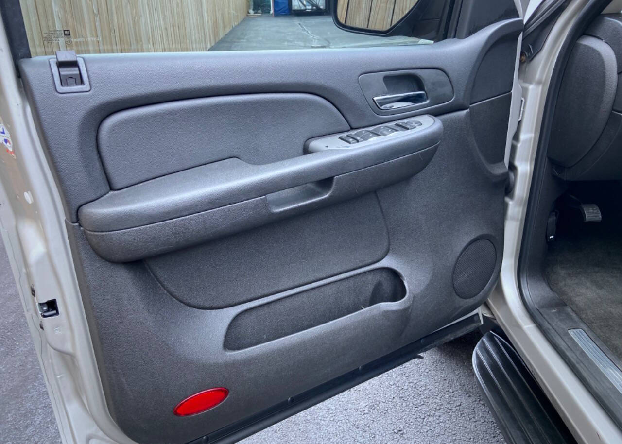 2008 Chevrolet Suburban 19