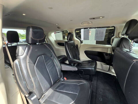 2017 Chrysler Pacifica Touring-L