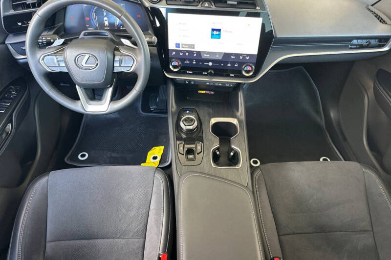 2023 Lexus RZ 450e Luxury