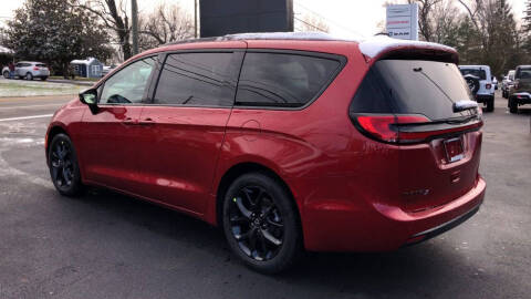 2026 Chrysler Pacifica Select