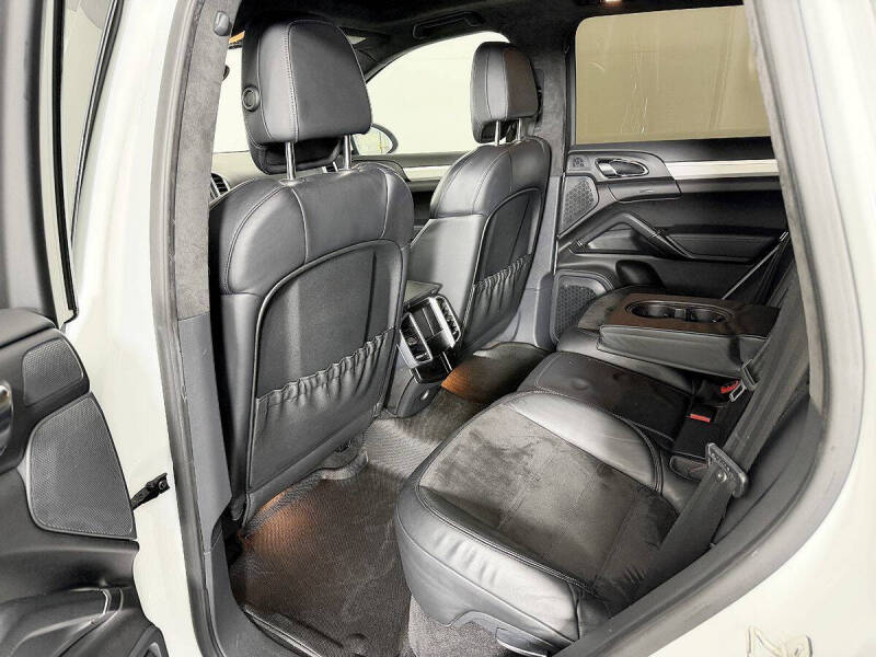 2013 Porsche Cayenne GTS