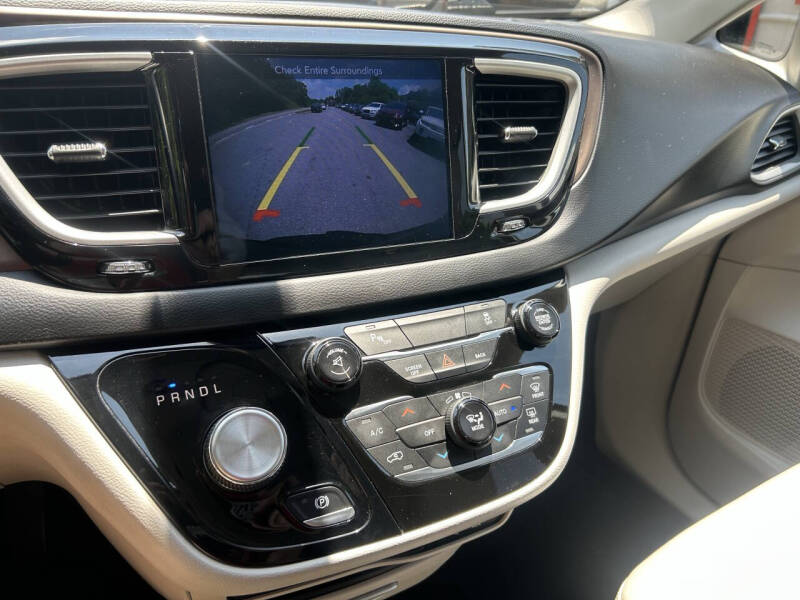 2017 Chrysler Pacifica Touring-L