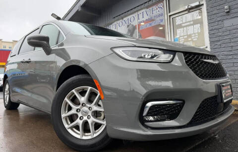 2022 Chrysler Pacifica Touring L