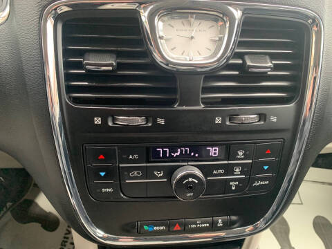 2016 Chrysler Town and Country Touring