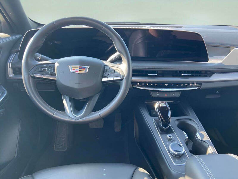 2025 Cadillac XT4 Premium Luxury