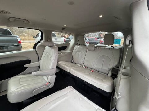 2017 Chrysler Pacifica Touring-L Plus