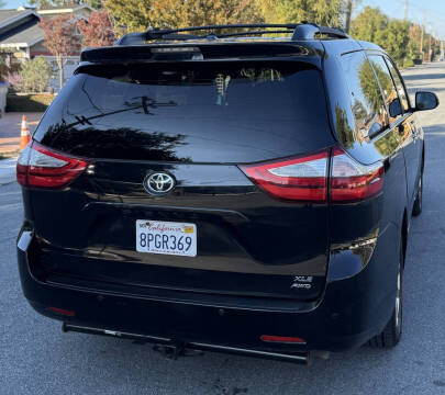 2017 Toyota Sienna XLE 7-Passenger