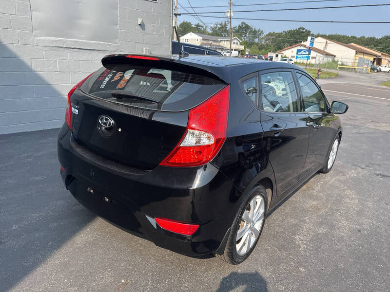 2012 Hyundai Accent SE