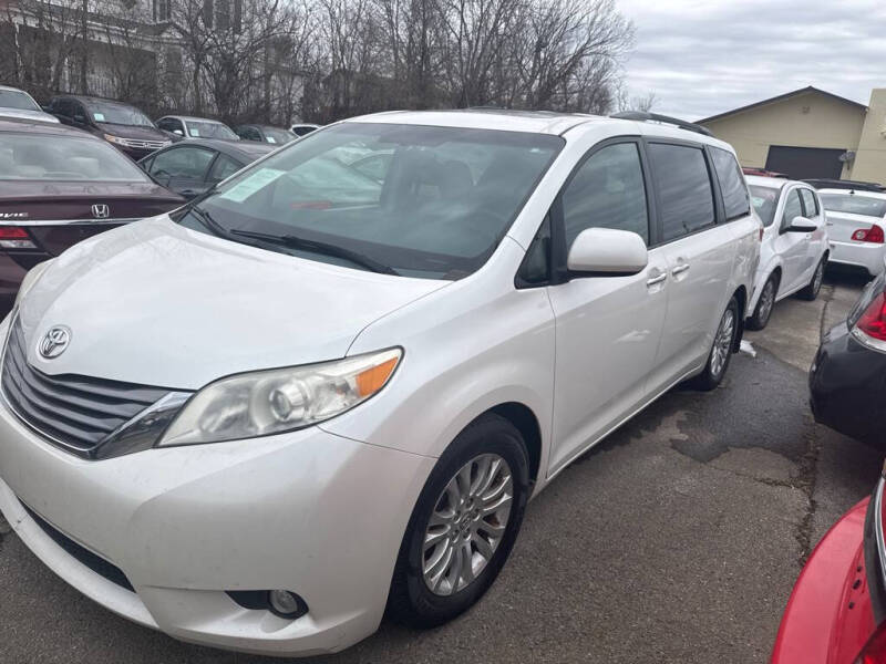 2015 Toyota Sienna for sale at Doug Dawson Motor Sales in Mount Sterling KY