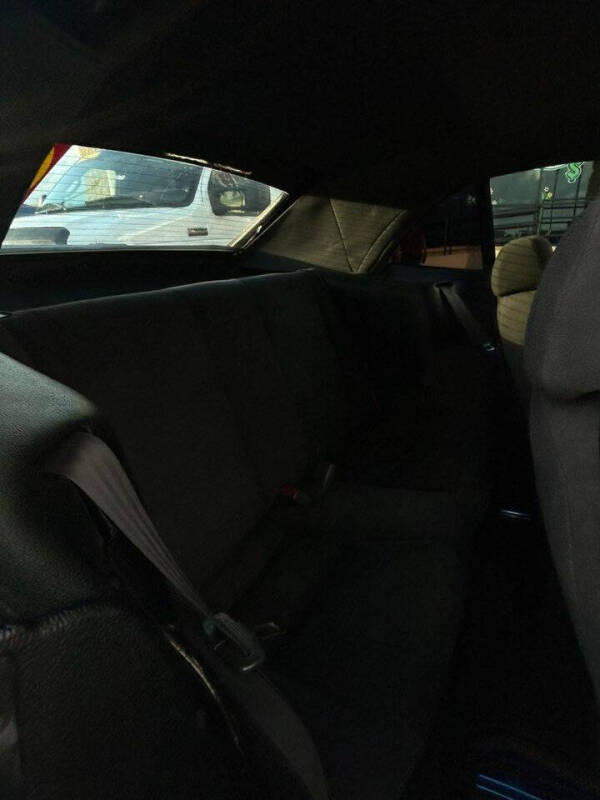 2004 Ford Mustang Deluxe