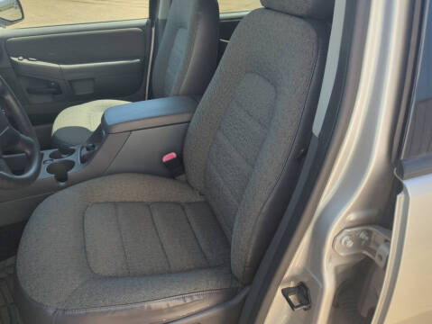 2005 Ford Explorer XLS