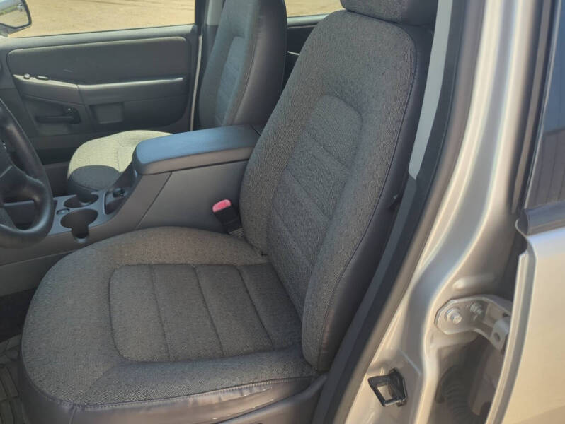 2005 Ford Explorer XLS