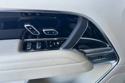 2025 Land Rover Range Rover P400 SE LWB