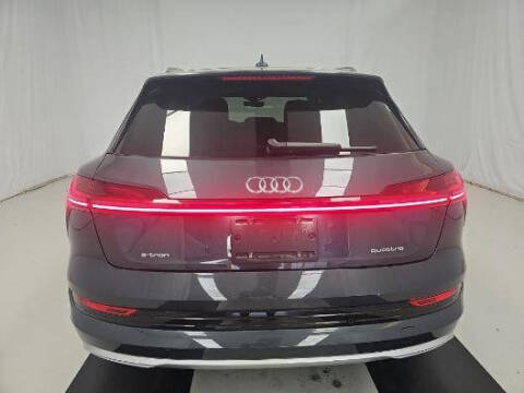 2022 Audi e-tron quattro Premium Plus