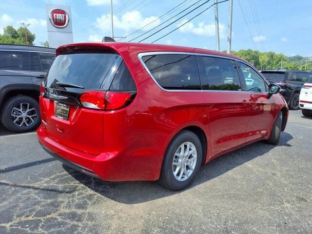 2025 Chrysler Voyager LX