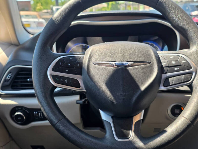 2017 Chrysler Pacifica Touring-L