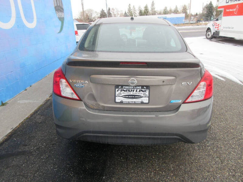 2016 Nissan Versa Sedan SV photo 5