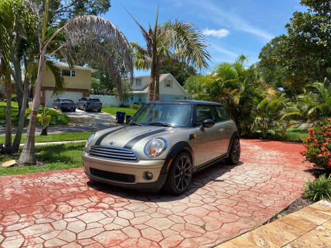 2009 MINI Cooper for sale at ONYX AUTOMOTIVE, LLC in Largo FL