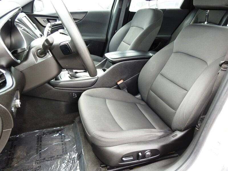 2018 CHEVROLET Malibu Sedan - $14,000
