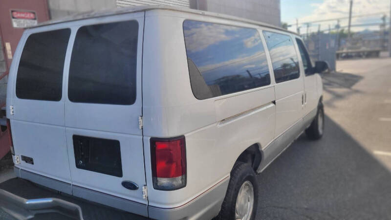 2000 Ford E-150 Chateau