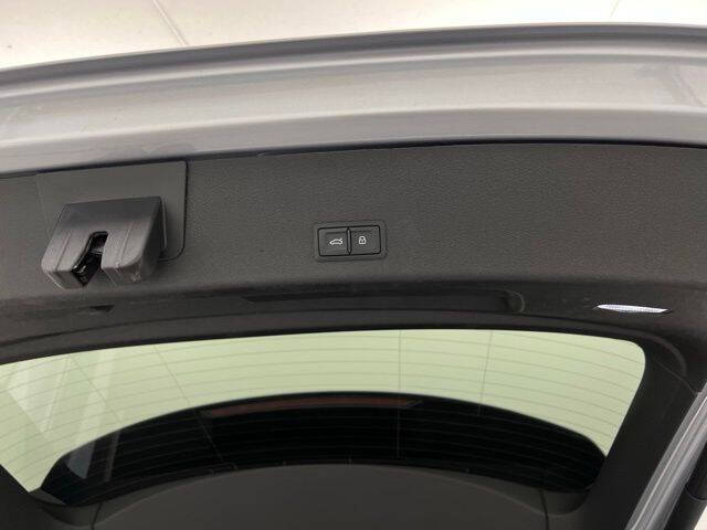 2022 Audi e-tron quattro Premium