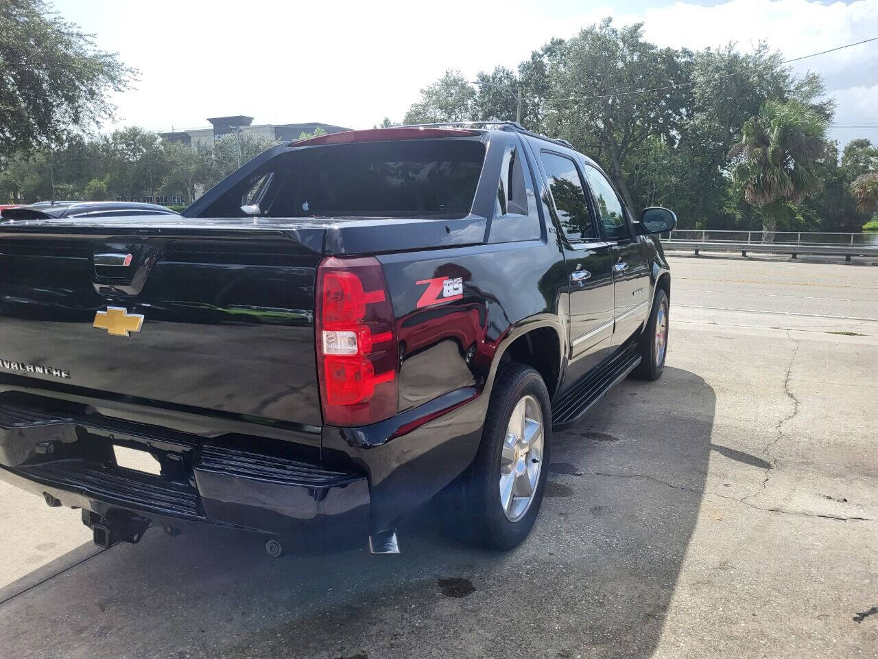 2012 Chevrolet Avalanche for sale at FAMILY AUTO BROKERS in Longwood, FL