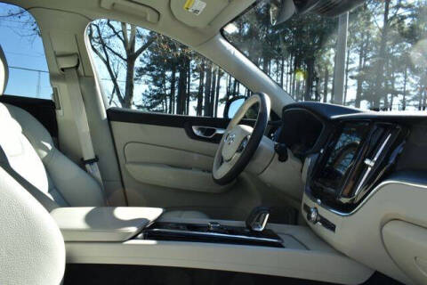 2024 Volvo XC60 Recharge T8 Core Dark Theme